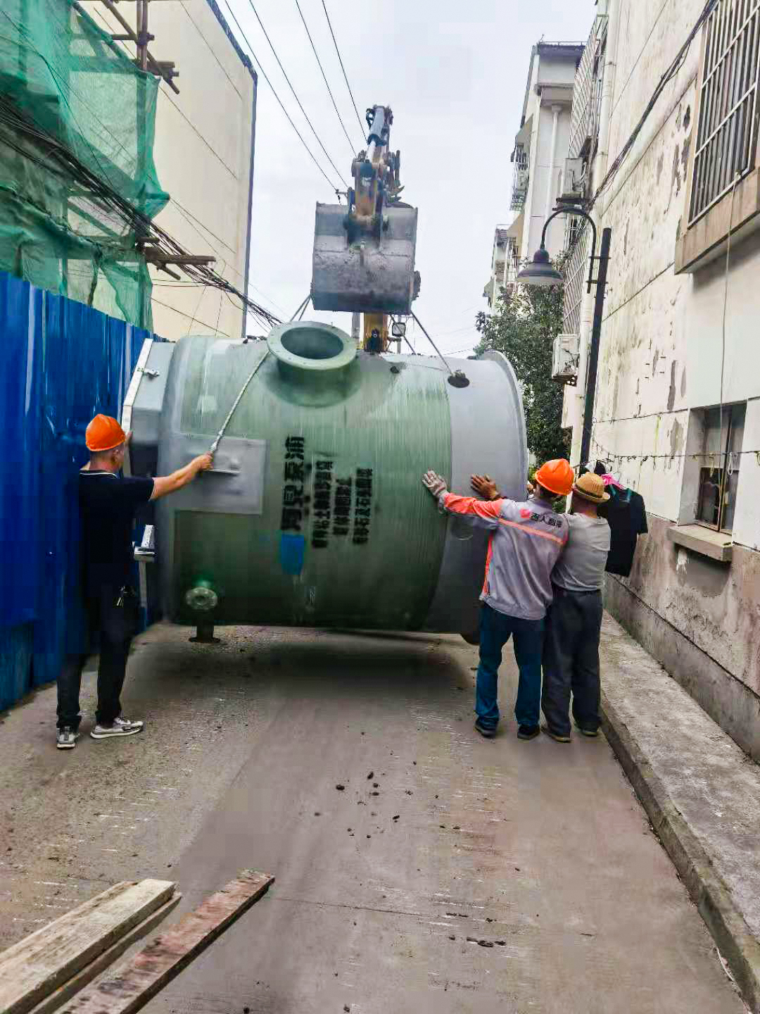 一体化泵站卸货过程.jpg